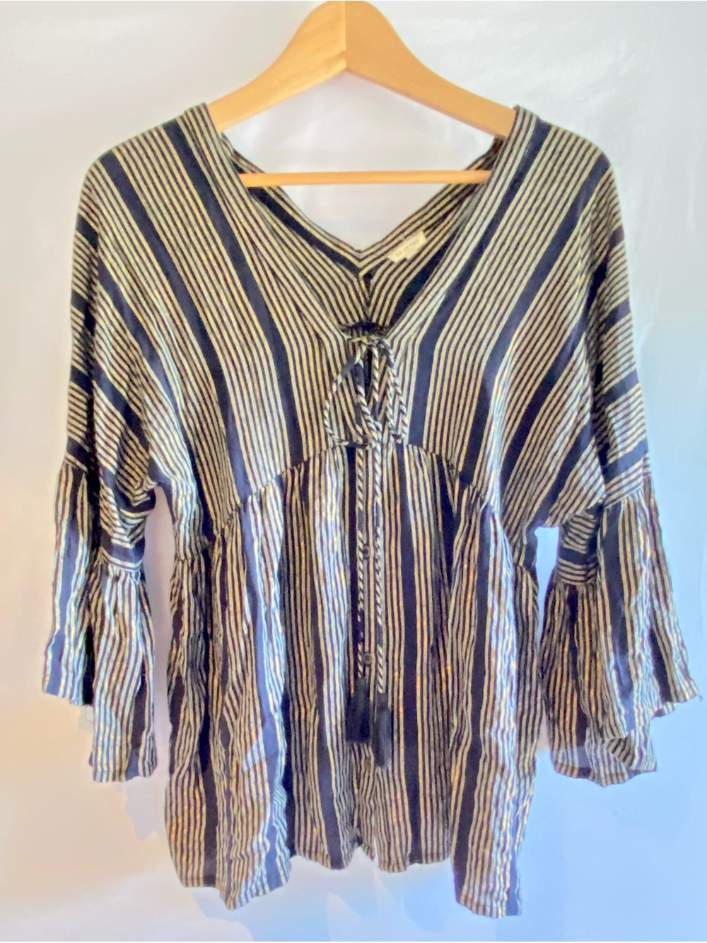 En Crème Black and Gold Metallic Stripe Peasant Top, size M
